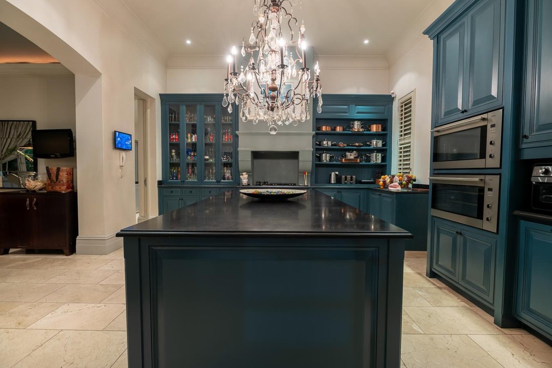 House in Sandhurst, Gauteng, South Africa 5 - 15196117