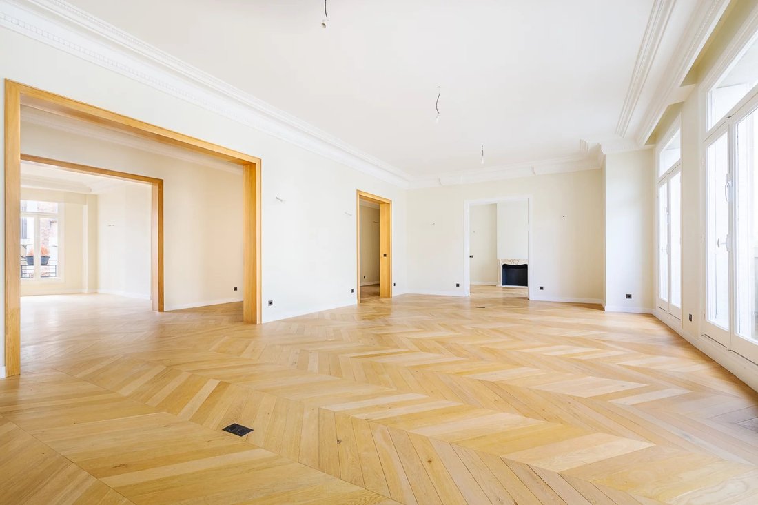 Apartment in Gros Caillou, Paris 7e Arrondissement, Paris 2 - 13857928