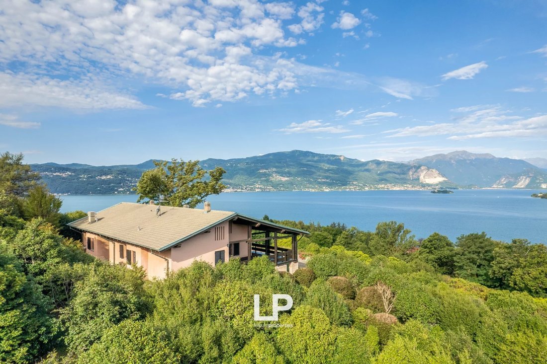 Villa in Laveno-Mombello, Lombardy, Italy 2 - 12154142