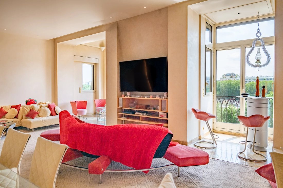 Apartment in Triangle d'Or, Paris 8e Arrondissement, Paris 2 - 14876731