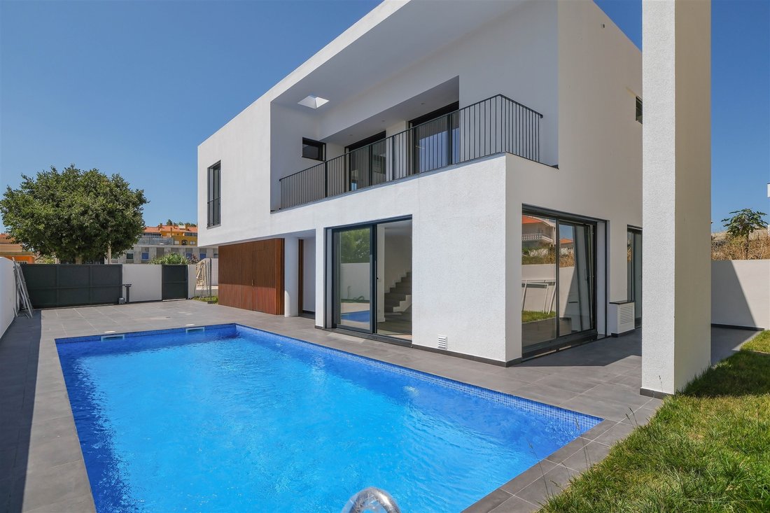 House in Carcavelos e Parede, Lisbon, Portugal 2 - 13076534