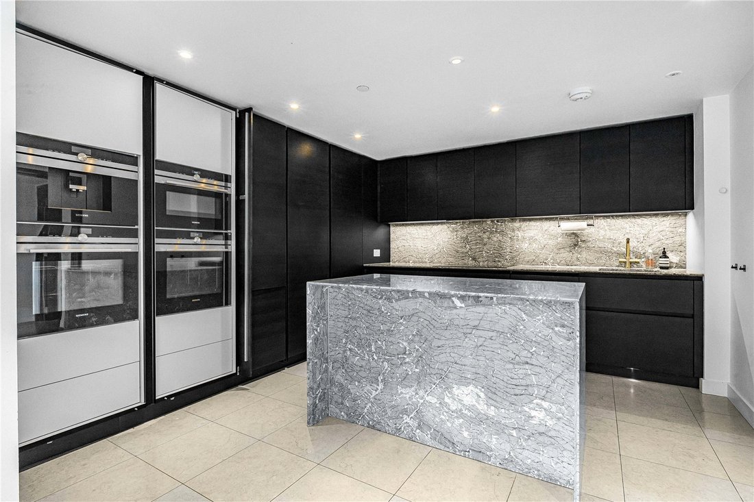 Apartment in EC2, Islington, England 4 - 15200892