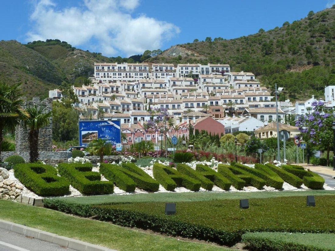 Land in Benahavis, Andalusia, Spain 1 - 15202641