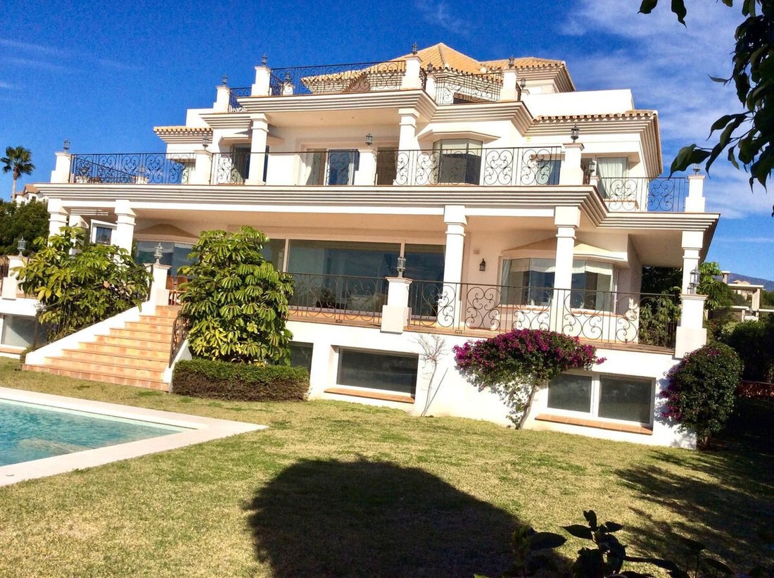 Villa in Benahavis, Andalusia, Spain 1 - 15202688