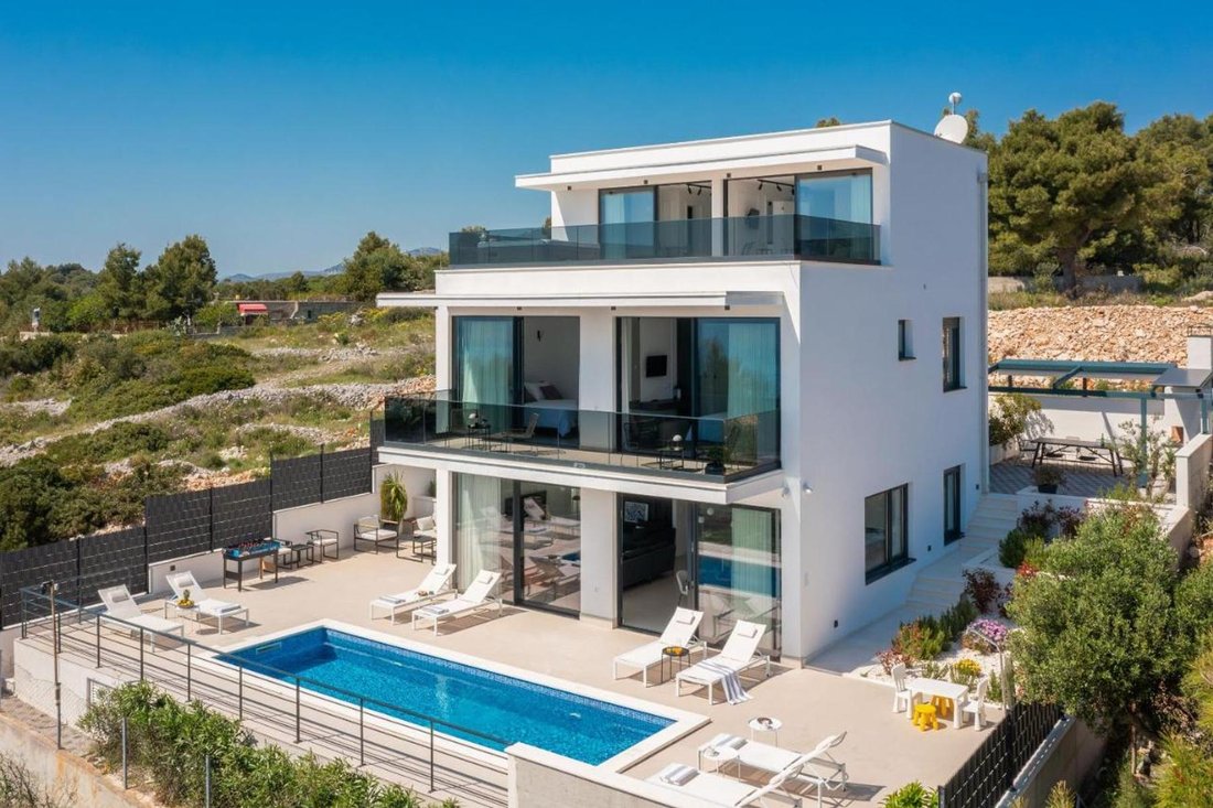 Villa in Okrug Gornji, Split-Dalmatia County, Croatia 1 - 15201621
