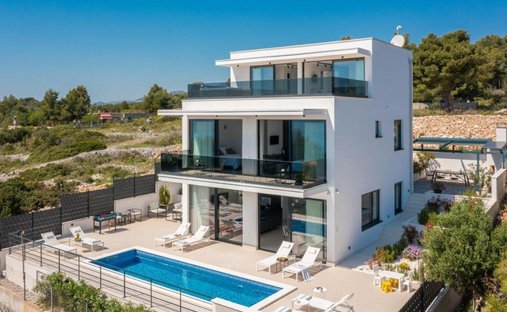 Villa in Okrug Gornji, Split-Dalmatia County, Croatia 1