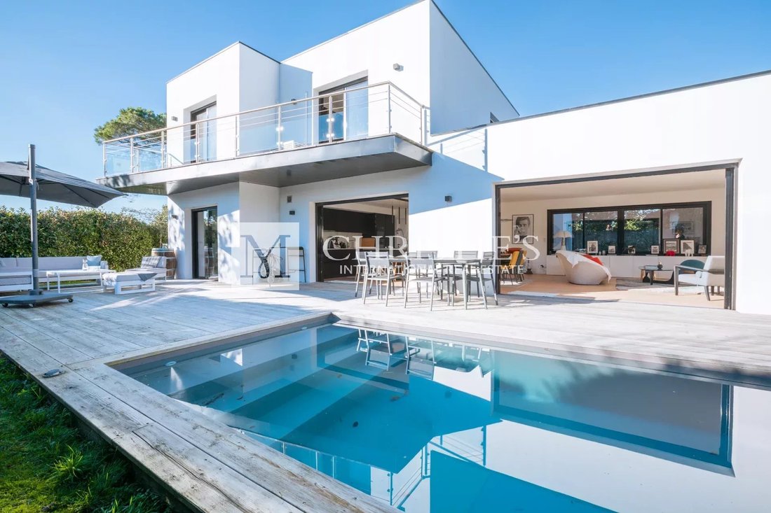 4 Bedroom Family Villa, In La Teste De Buch, Nouvelle Aquitaine, France