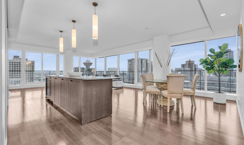 Picture of Luxury Corner Unit With Expansive Views In Vancouver, British Columbia ...