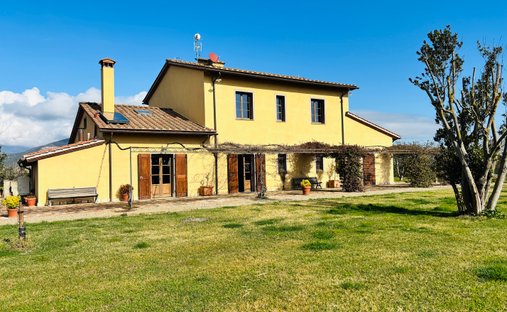 Country House in San Frediano a Settimo, Cascina, Tuscany 1