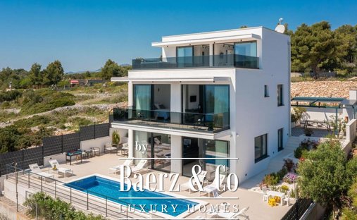 Villa in Okrug Gornji, Split-Dalmatia County, Croatia 1