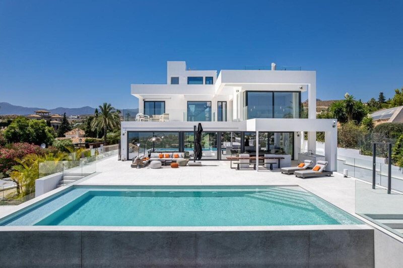 Villa in Cancelada, Estepona, Andalusia 1 - 15206504