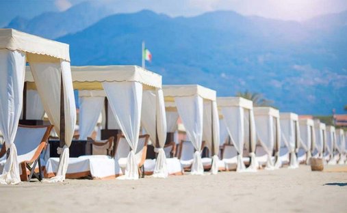 Villa in Vittoria Apuana, Forte dei Marmi, Tuscany 1