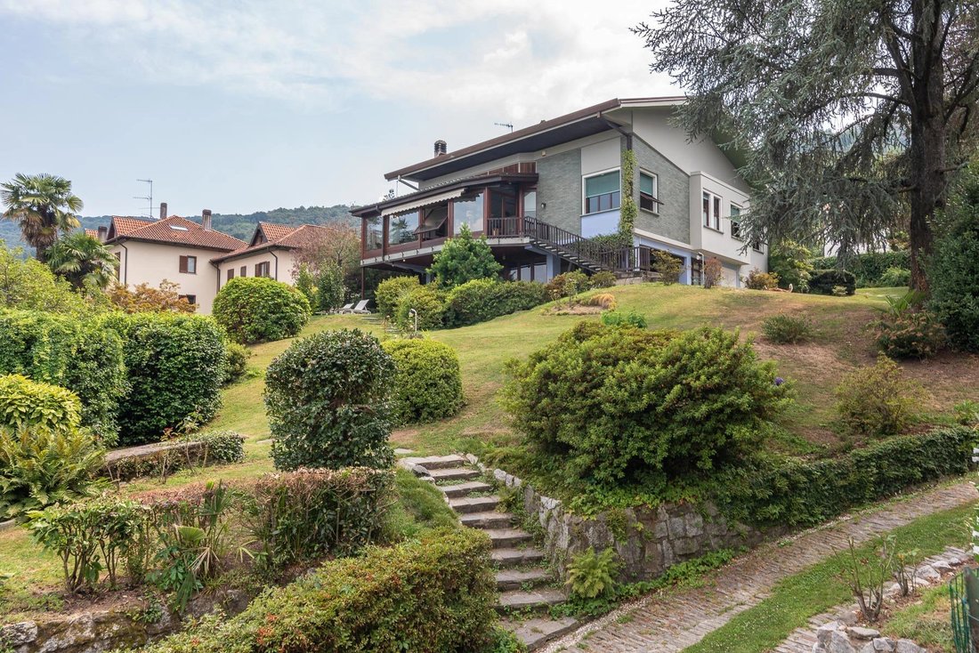 Villa in Stresa, Piedmont, Italy 2 - 10740301