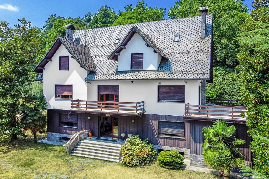 Villa in Arona, Piedmont, Italy 1 - 12088237