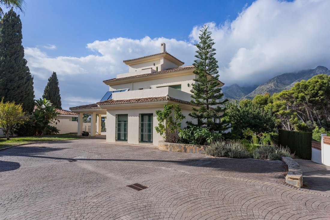Chalet in Marbella, Andalusia, Spain 1 - 15207375