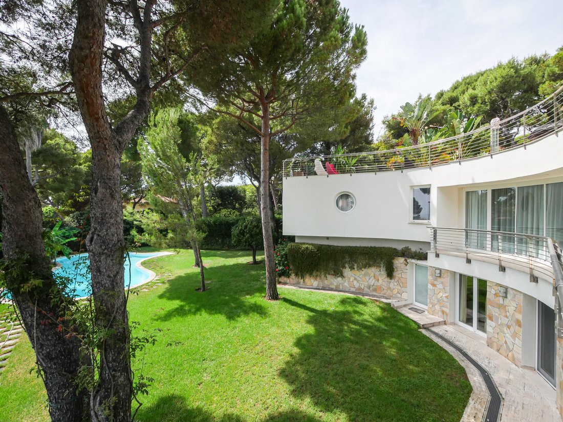Villa in Saint-Jean-Cap-Ferrat, Provence-Alpes-Côte d'Azur, France 1 - 15208459