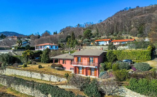 Villa in Lesa, Piedmont, Italy 1