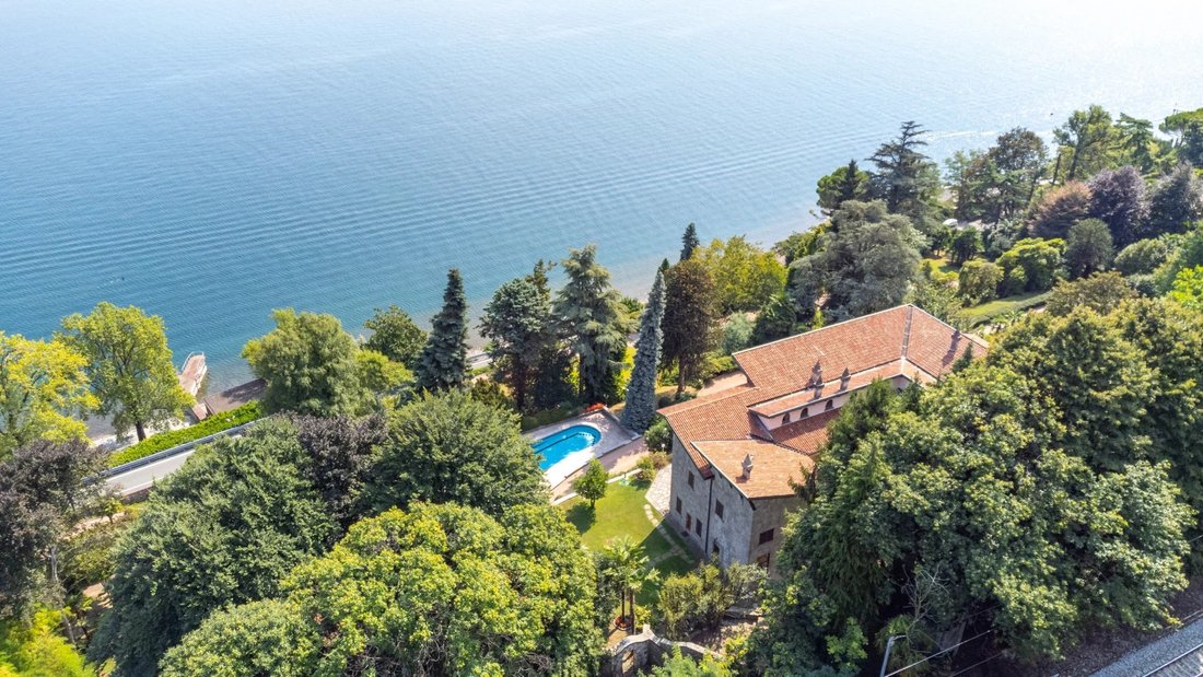 Villa in Belgirate, Piedmont, Italy 4 - 10740316