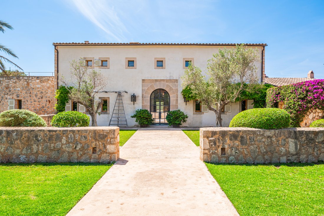Villa in Santa Maria del Camí, Balearic Islands, Spain 1 - 15205360