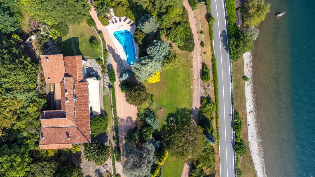 Villa in Belgirate, Piedmont, Italy 3 - 10740316