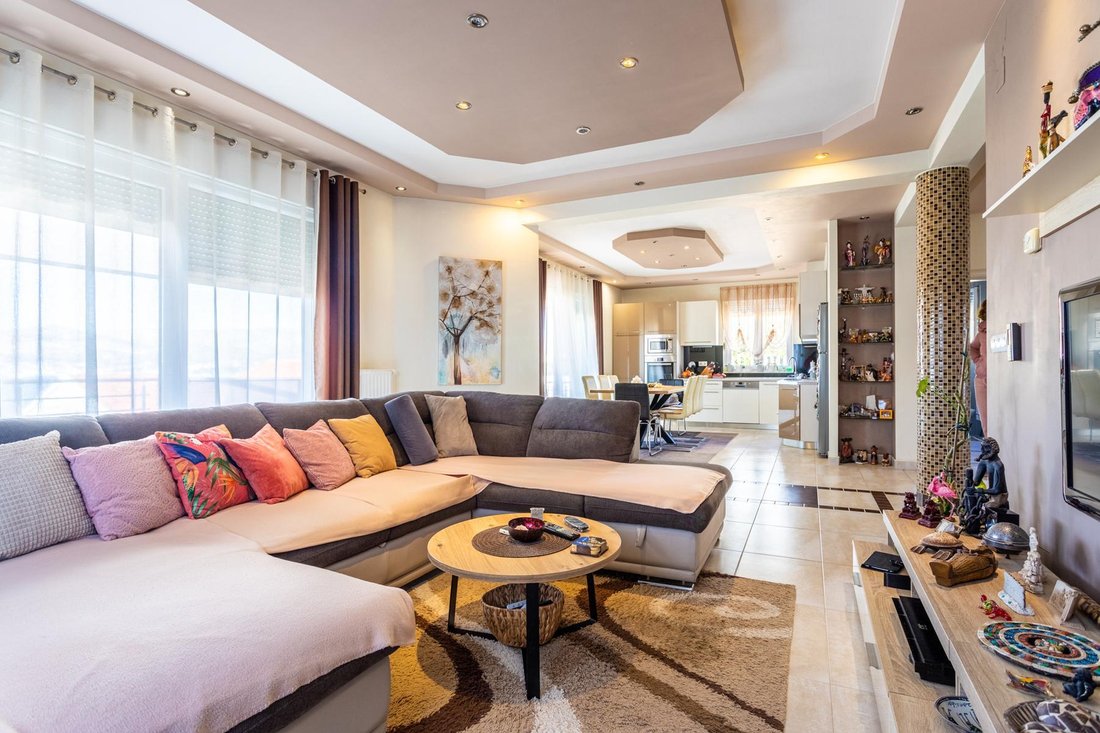 Villa in Okrug Gornji, Split-Dalmatia County, Croatia 1 - 15208041
