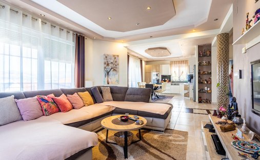 Villa in Okrug Gornji, Split-Dalmatia County, Croatia 1