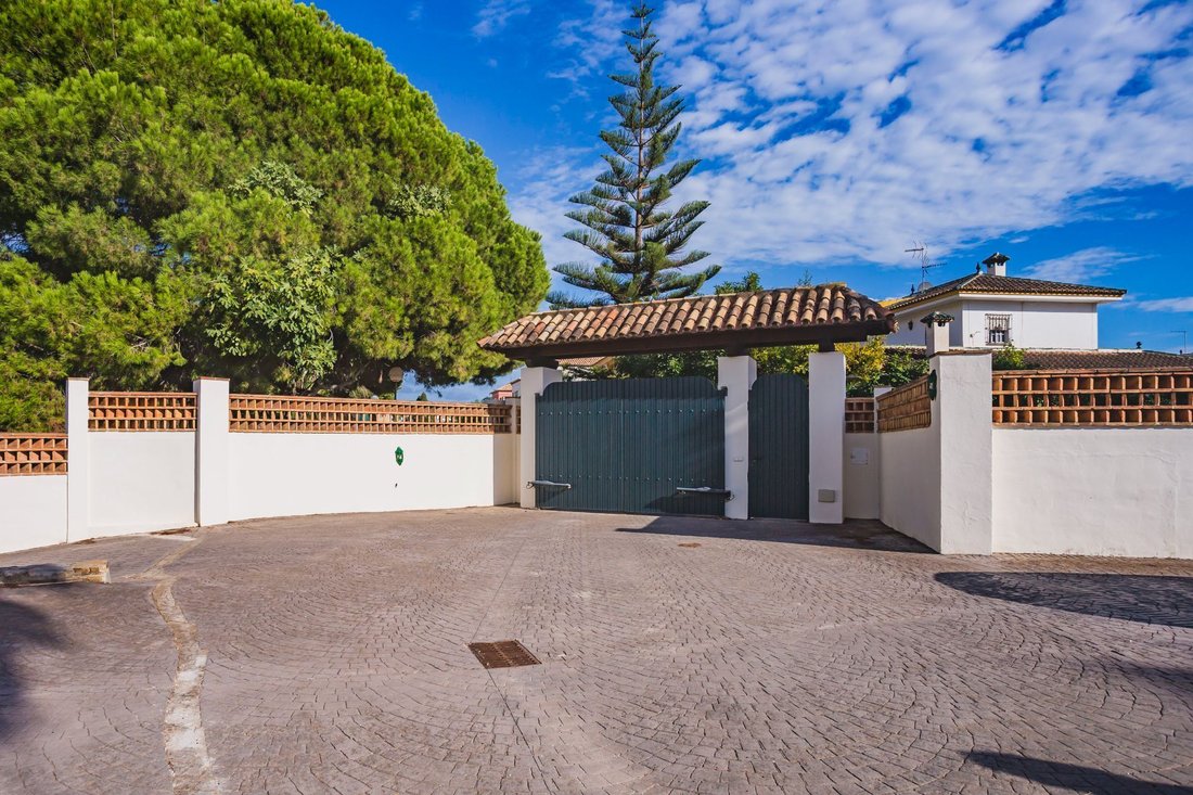 Chalet in Marbella, Andalusia, Spain 2 - 15207375