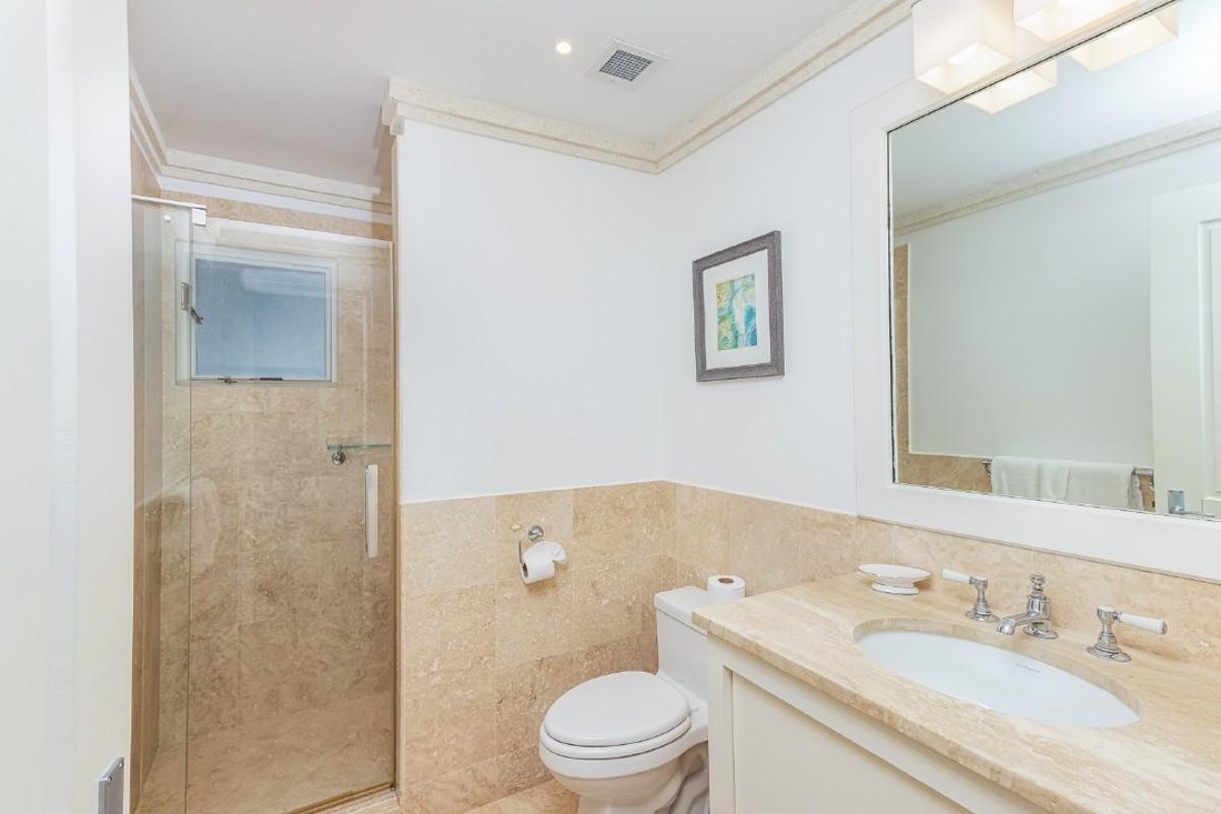 House in Westmoreland, Saint James, Barbados 1 - 15210089