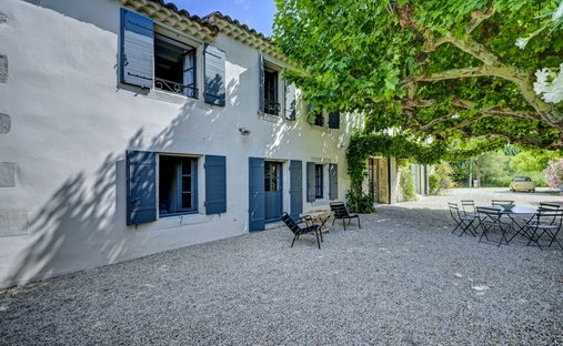 House in Saint-Rémy-de-Provence, Provence-Alpes-Côte d'Azur, France 1