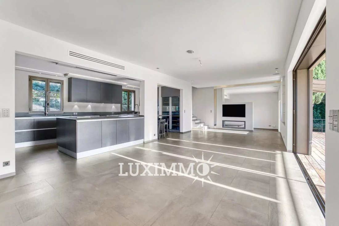 Villa in Mougins, Provence-Alpes-Côte d'Azur, France 3 - 15210279