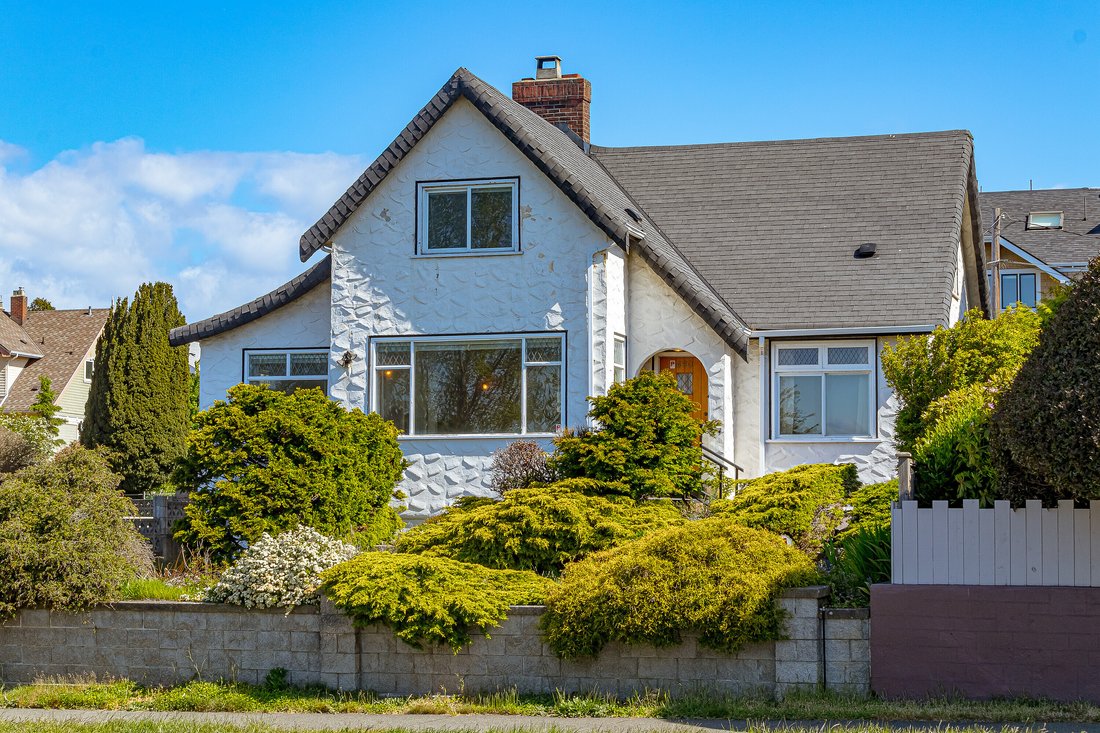 House in Victoria, British Columbia, Canada 1 - 14275032