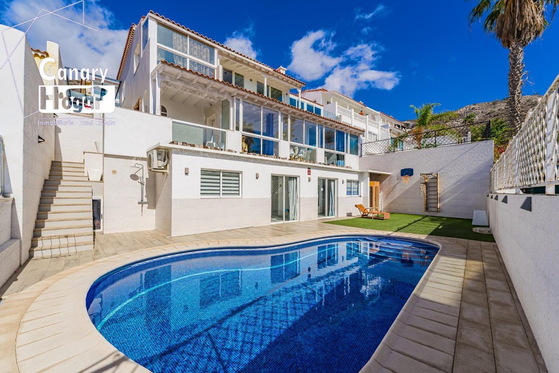 Villa in Costa Adeje, Adeje, Canary Islands 1 - 15211718