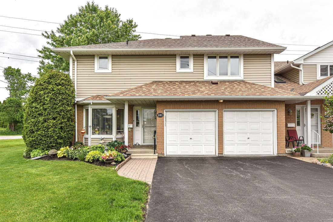Condo in Orillia, Ontario, Canada 1 - 14337016