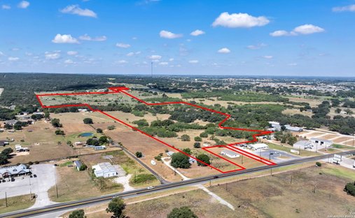 Land in La Vernia, Texas, United States 1