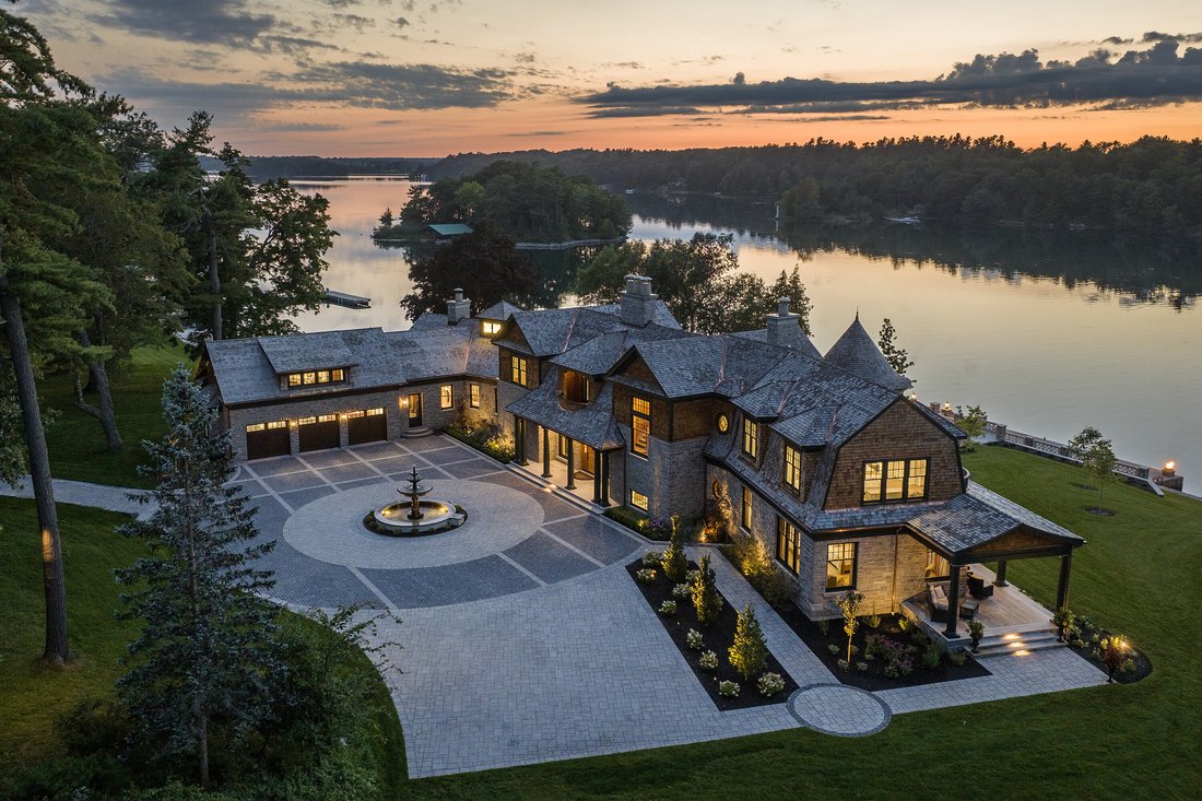 House in Gananoque, Ontario, Canada 1 - 13217273