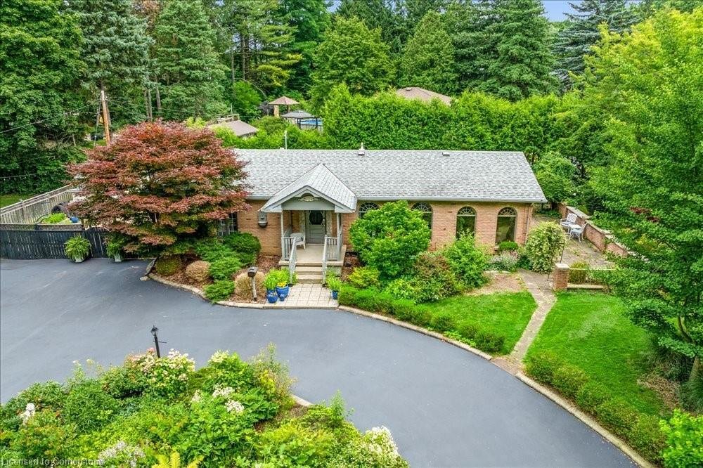House in Hamilton, Ontario, Canada 1 - 15212576
