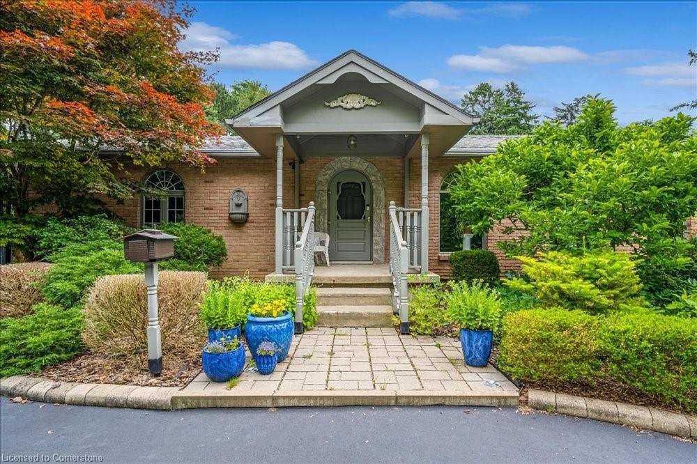 House in Hamilton, Ontario, Canada 3 - 15212576