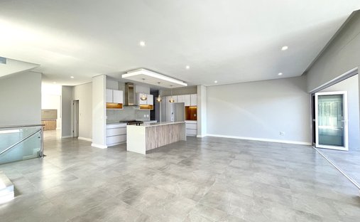 Luxury homes with pool for sale in Flamingo Vlei, Cape Town, Western