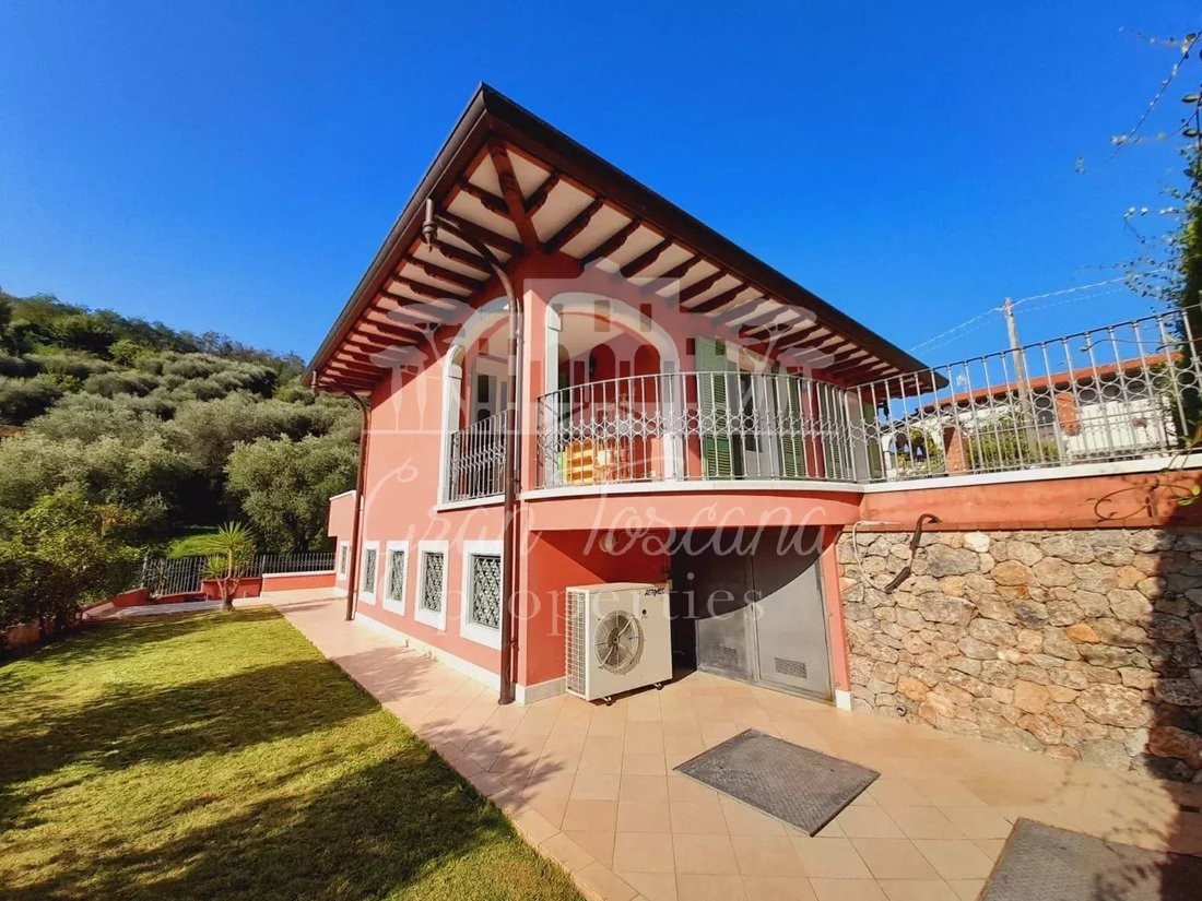 Villa in Strettoia-Capezzano-Valdicastello, Pietrasanta, Tuscany 2 - 13509692