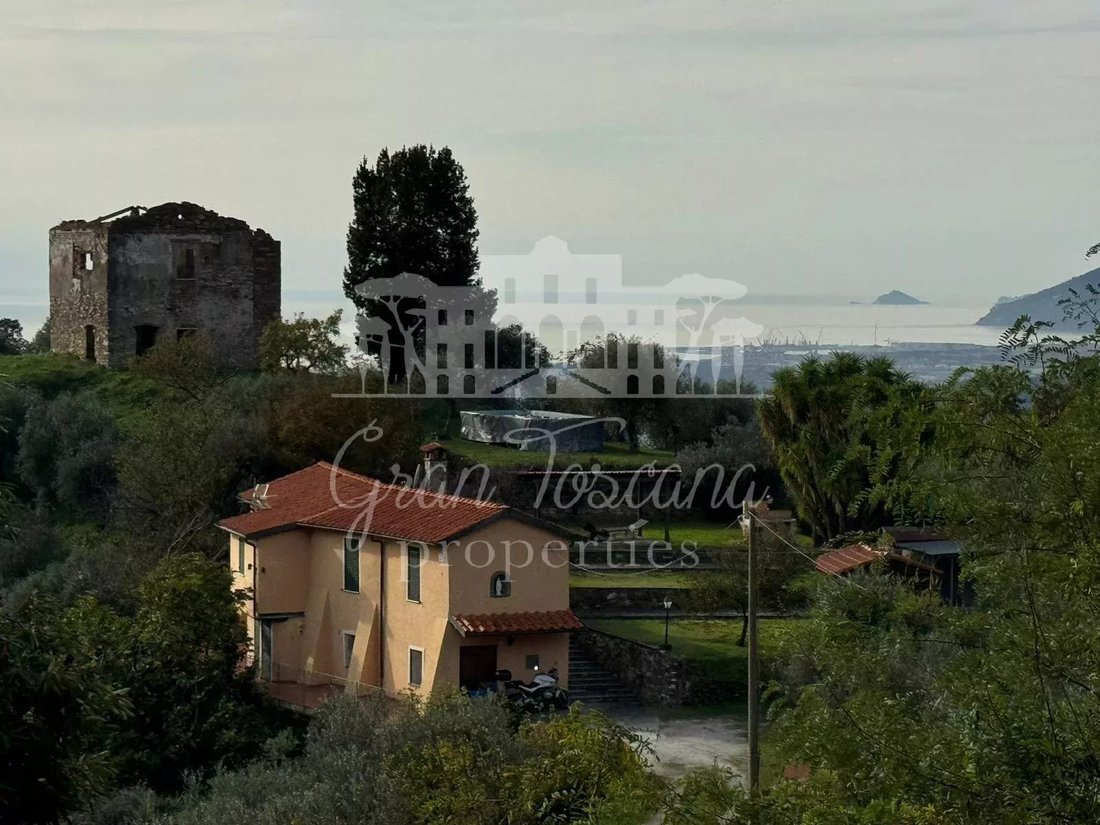 Villa in San Carlo Terme, Massa, Tuscany 1 - 14876270