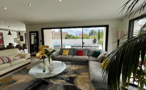 Vienne Department (86) 19th And 20th Century Chateau 345 Acres Of Land