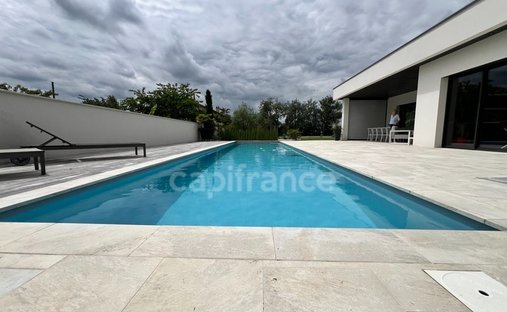 Vienne Department (86) 19th And 20th Century Chateau 345 Acres Of Land