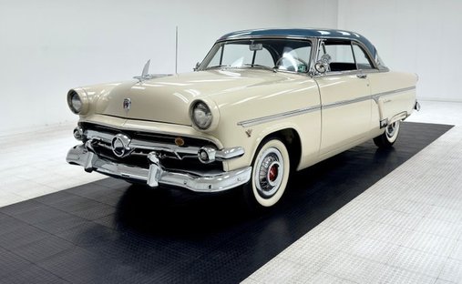 AACA National Sr/Stunning Resto/239ci OHV V8/3-Speed Manual/Snappy 2 Tone Paint in Morgantown, United States 1