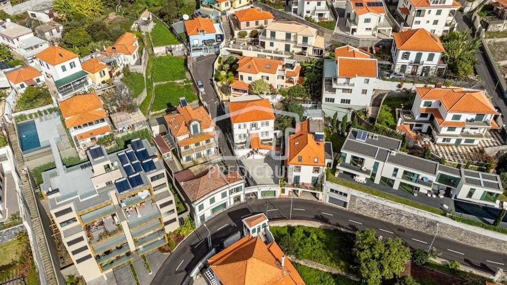 Villa in Funchal, Autonome Region Madeira, Portugal 3 - 15214304