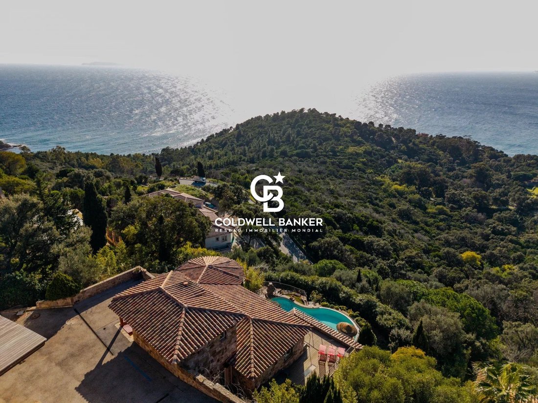Estate in Rayol-Canadel-sur-Mer, Provence-Alpes-Côte d'Azur, France 2 - 15116911