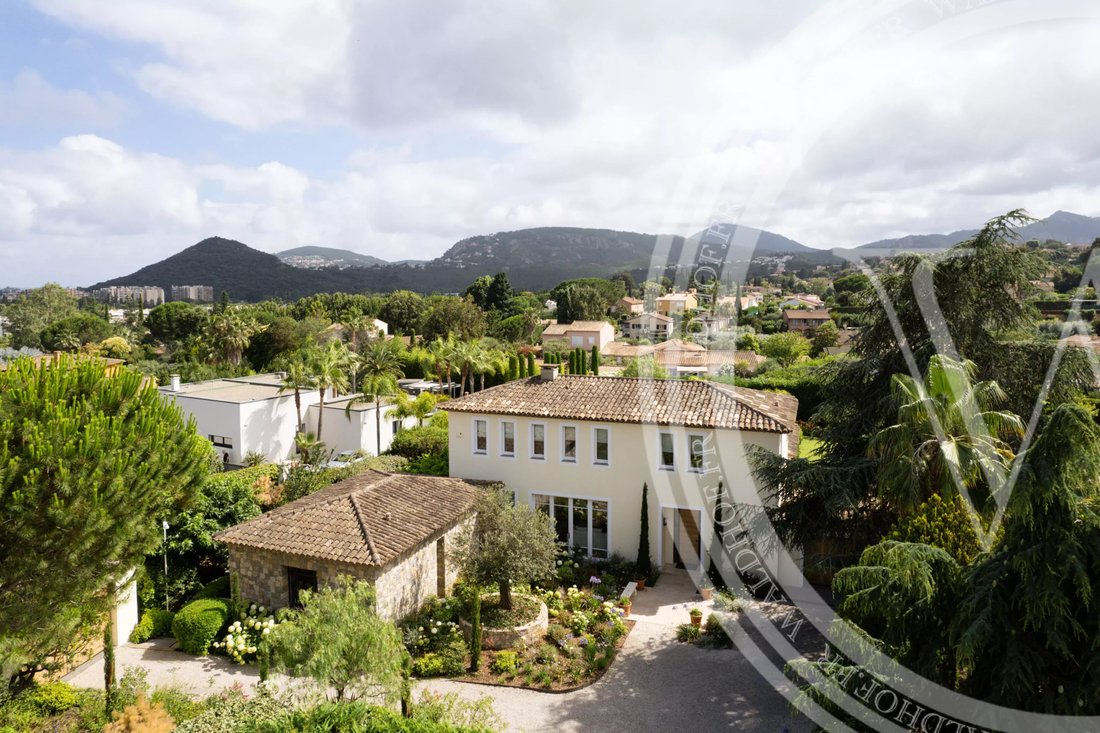 Villa in Cannes, Provence-Alpes-Côte d'Azur, France 2 - 15217797