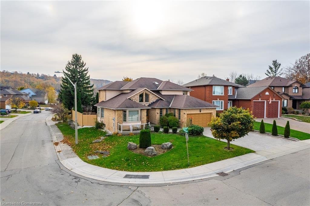 House in Hamilton, Ontario, Canada 1 - 15221231