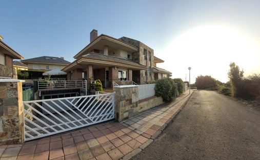 Castle for Sale in Castro-Urdiales, Cantabria, Spain