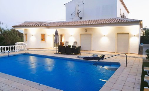 House in Praia dos Pescadores, Olhos de Agua, Portugal 1