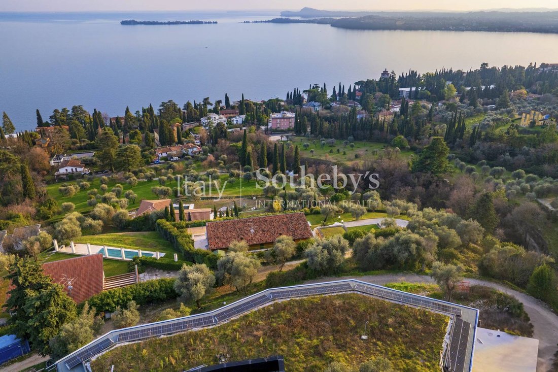 House in Gardone Riviera, Lombardy, Italy 2 - 15222011